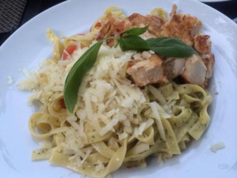 Pasta with pesto and chicken